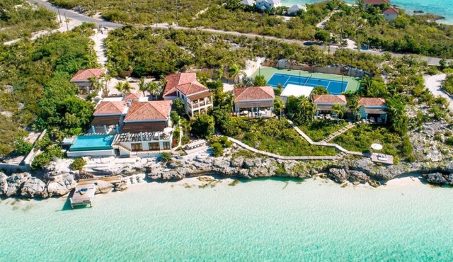 Deja Blu - Private Luxury Oceanfront Compound