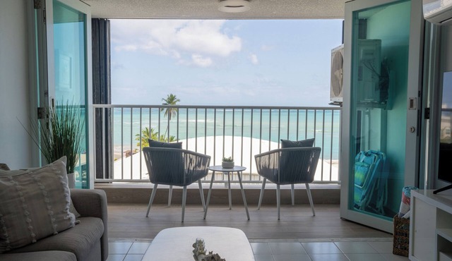 Deja Blue Beachfront Apartment