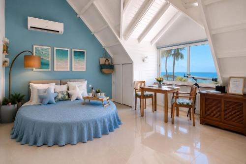 Deja Blue - Comfortable Beachfront condo