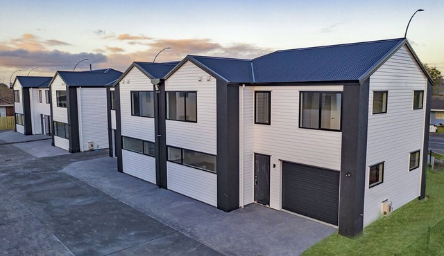 DELBROOK POINT TOWNHOUSE