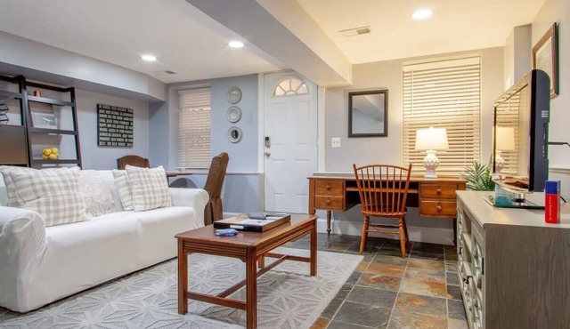 Delightful 1-BR Accommodations/Nearby METRO