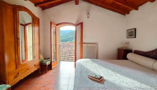 Delightful 3-storey stone house in Apricale