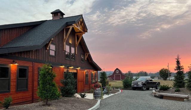 Delightful 6-bedroom lodge in Monroe perfect for group getaways