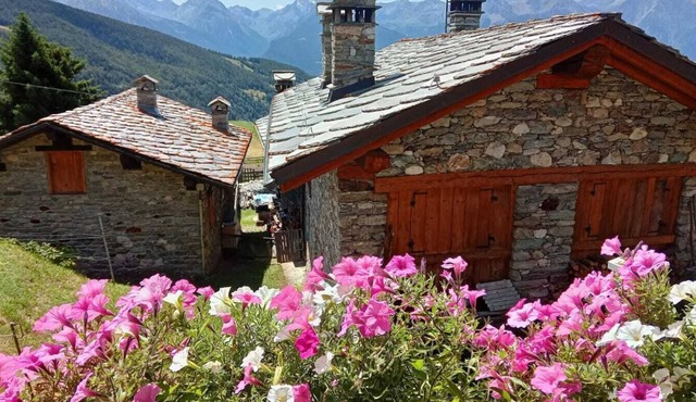 Delightful apartment at 1800m above sea level with a view on the Alps