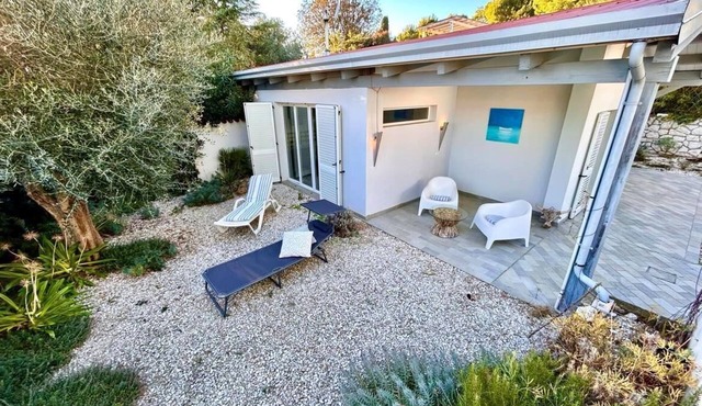 Delightful cottage with garden and terrace overlooking the sea