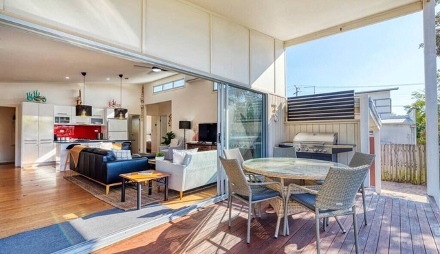 Delightful Dicky Beach 3 Bedroom Holiday House