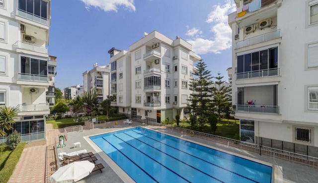 Delightful Flat with Shared Pool in Konyaalti