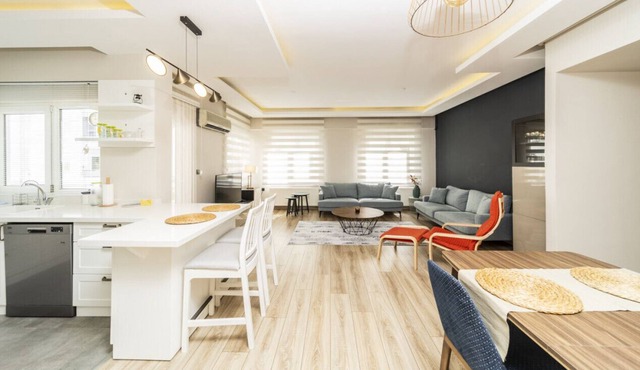 Delightful Flat with Shared Pool in Konyaalti