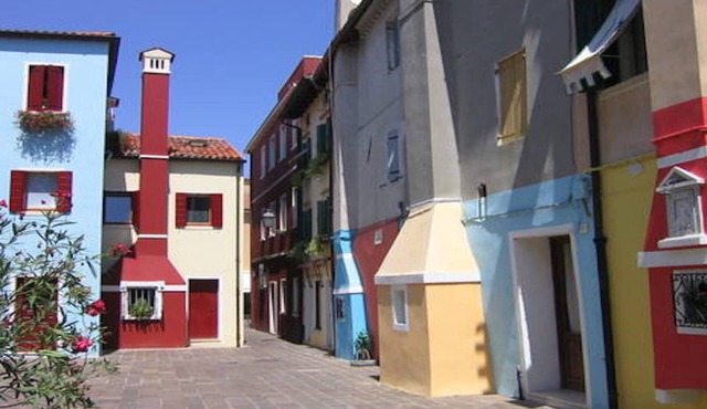 delightful holiday home in the historic center a few meters from the sea