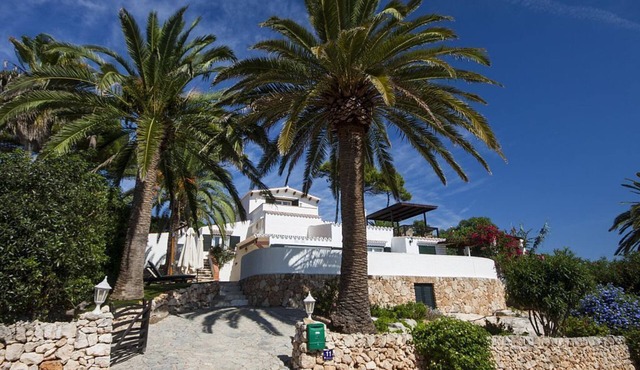 Delightful, Large, 5 bedroomed villa with attractive gardens and private pool.
