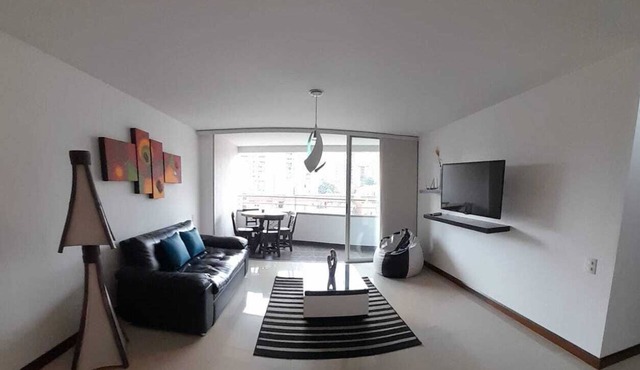 Delightful, Luxurious & Spacious 3-bedroom 2-bath Apartment