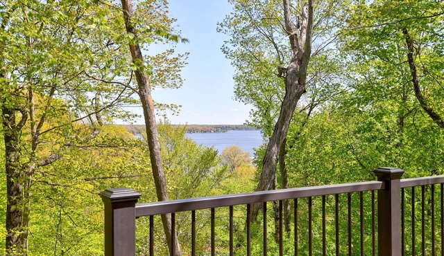 Delightful Private Wooded Setting Stunning Harbor