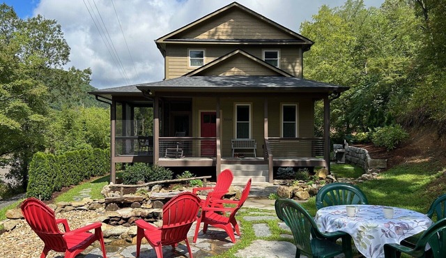 Delightful riverview house with screened porches