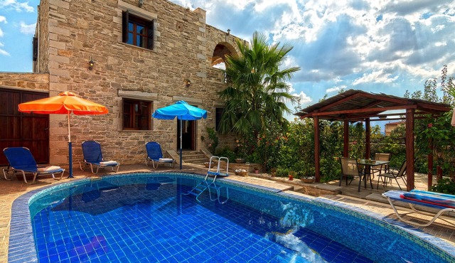 Delightful stone holiday house surrounded by countryside