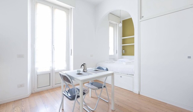 Delightful Studio Apartment With Balcony