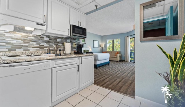 Delightful Studio Condo with Garden View Balcony 7 Mins to Universal