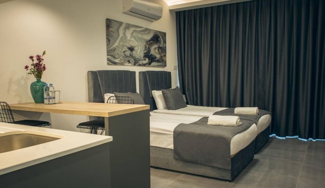 Delightful Studio Flat Close to the Beach with Shared Pool and Balcony in Iskele, Cyprus