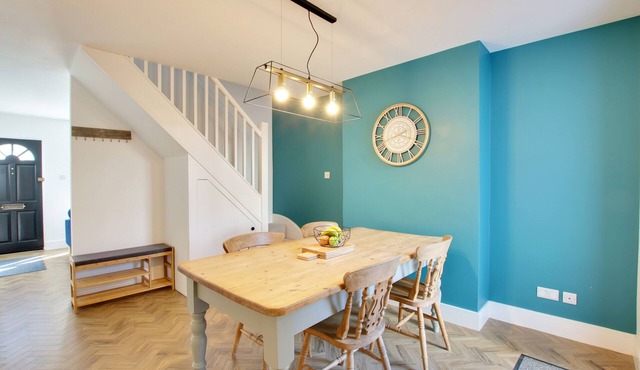 Delightful two bedroom cottage near town centre