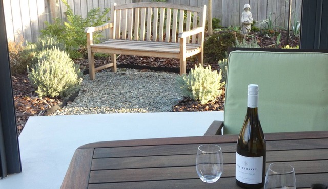 Delightful, warm Richmond home close to holiday attractions.