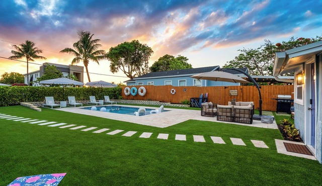 Delray Beach Pool & Hot Tub Compound, Sleeps 11