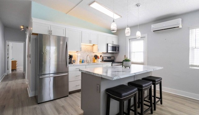 Delray Haven Sleeps 6 TVs BBQ