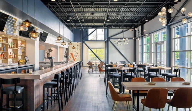 Delta Hotels by Marriott Milwaukee Northwest
