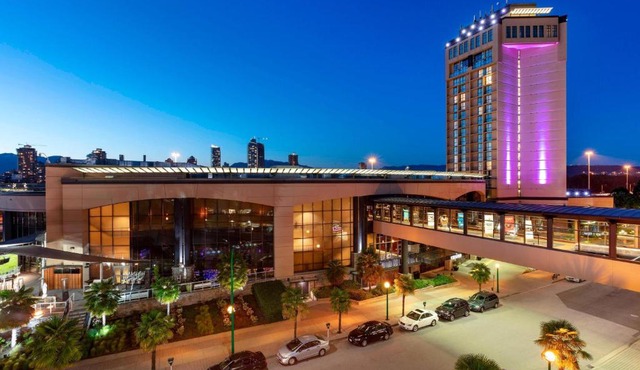 Delta Hotels by Marriott Burnaby Conference Centre