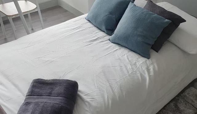 Deluxe 1 & 2 Bed Apartment - Desborough - Kettering - Sleeps up to 5 - Free Parking, - WIFI - Contractors, Professionals, Families and Relocators - By The Home Makers Hub