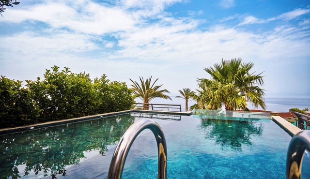Deluxe 3 Bedroom Sea View Villa with Private Pool
