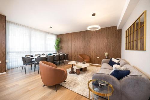 Deluxe 5BR Dream Stay at Bayit Vegan