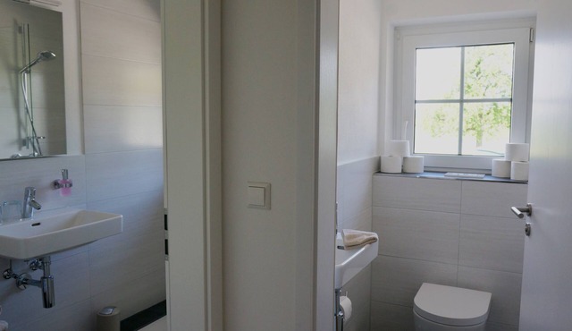 Deluxe Apartment 17 - with 2 bedrooms, eat-in kitchen, terrace and garden