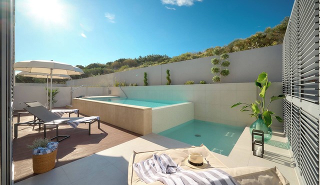 Deluxe Apartment with private heated pool on Žnjan Beach - Urban Nook
