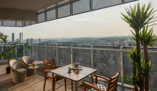Deluxe Apartment with Shared Pool and Refreshing View in Maslak