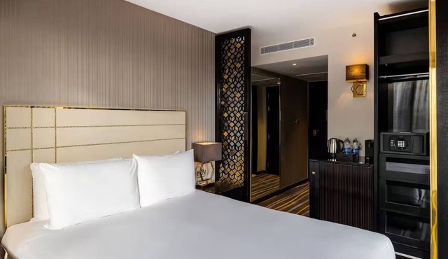 Deluxe Botolph Corner King at Hotel Saint—Near Somerset House and Tower Bridge