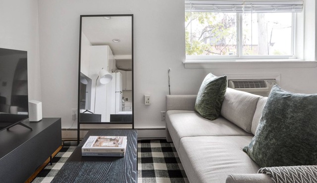 Deluxe Brighton Studio near Mission Park & Green Line, by Blueground