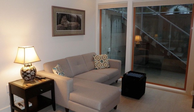Deluxe Contemporary Garden Suite with 9-foot Ceilings