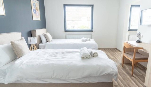 Deluxe double/twin room - Colakation GmbH
