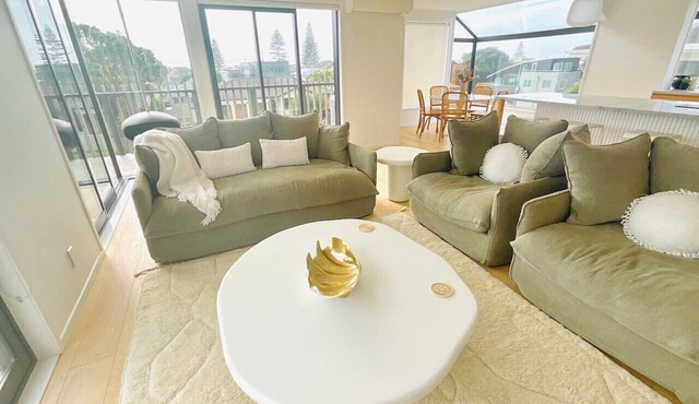 Deluxe Downtown: sleeps 8+/250m-Beach/600m-Town
