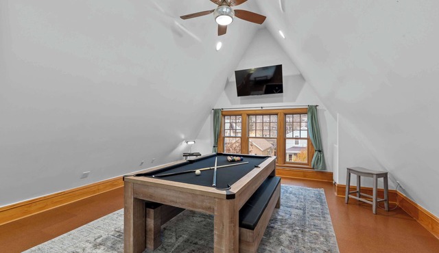 Deluxe Dwelling 4Br, 2Ba| Sunlit, Spacious, Serine