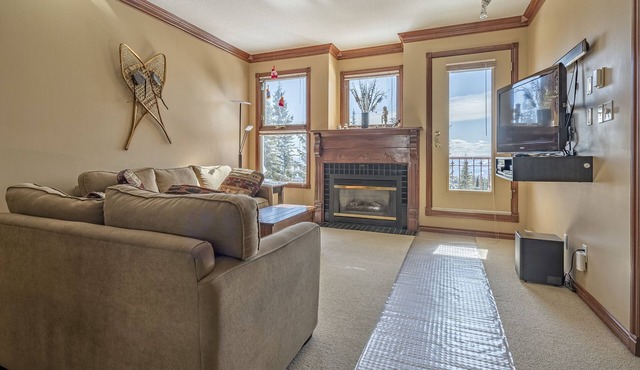 Deluxe Grandview Condo with High Ceilings, amazing views - Pet Friendly!