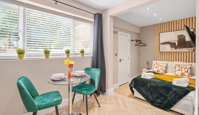 Deluxe Heathrow Studio, Flat 1