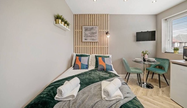 Deluxe Heathrow Studio (Flat 6)