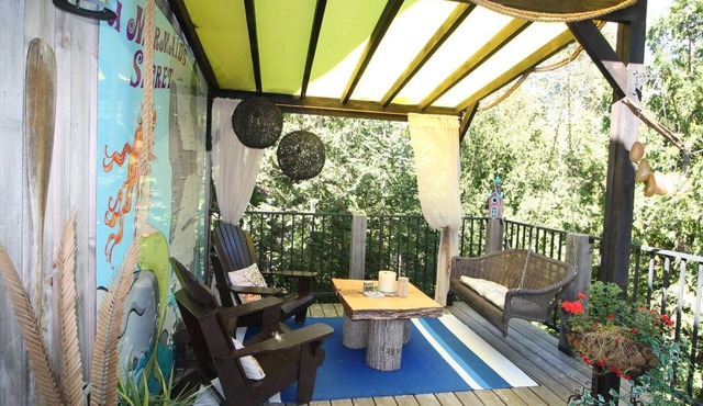Deluxe King Room with Private Entrance