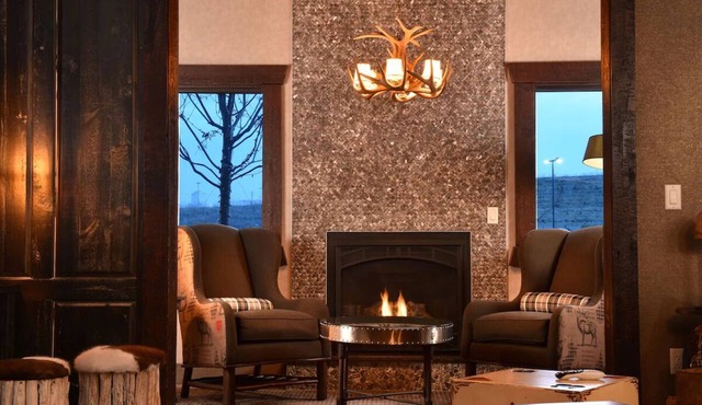 Deluxe King Suite in Stoney Creek Broken Arrow! Free On-site Parking