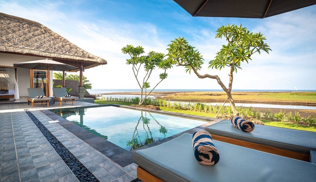 DeLuxe Pool villa 1, one bedroom luxury villa with panoramic rice field view!