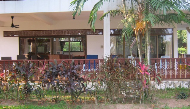 Deluxe, Spacious Beachside one Bedroom Apartment