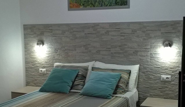 DELUXE STUDIO APARTMENT WITH BALCONY - HOLIDAY HOME IN ROME