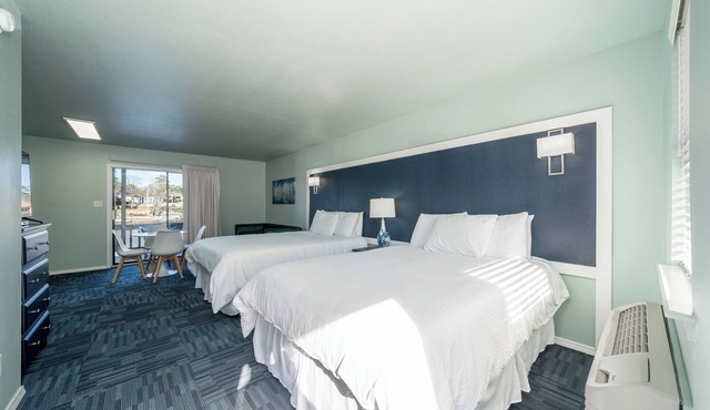 Deluxe Studio Suite, 2 Queen Beds, Lake View, Upper Floor