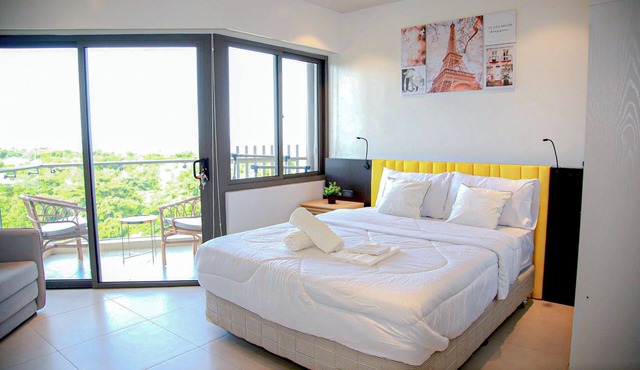 Deluxe Studio unit condo in Lapu-lapu City with WiFi, AC