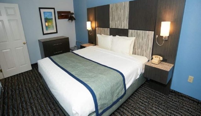 Deluxe Suite 1 King Bed at Sandwich Lodge and Resort